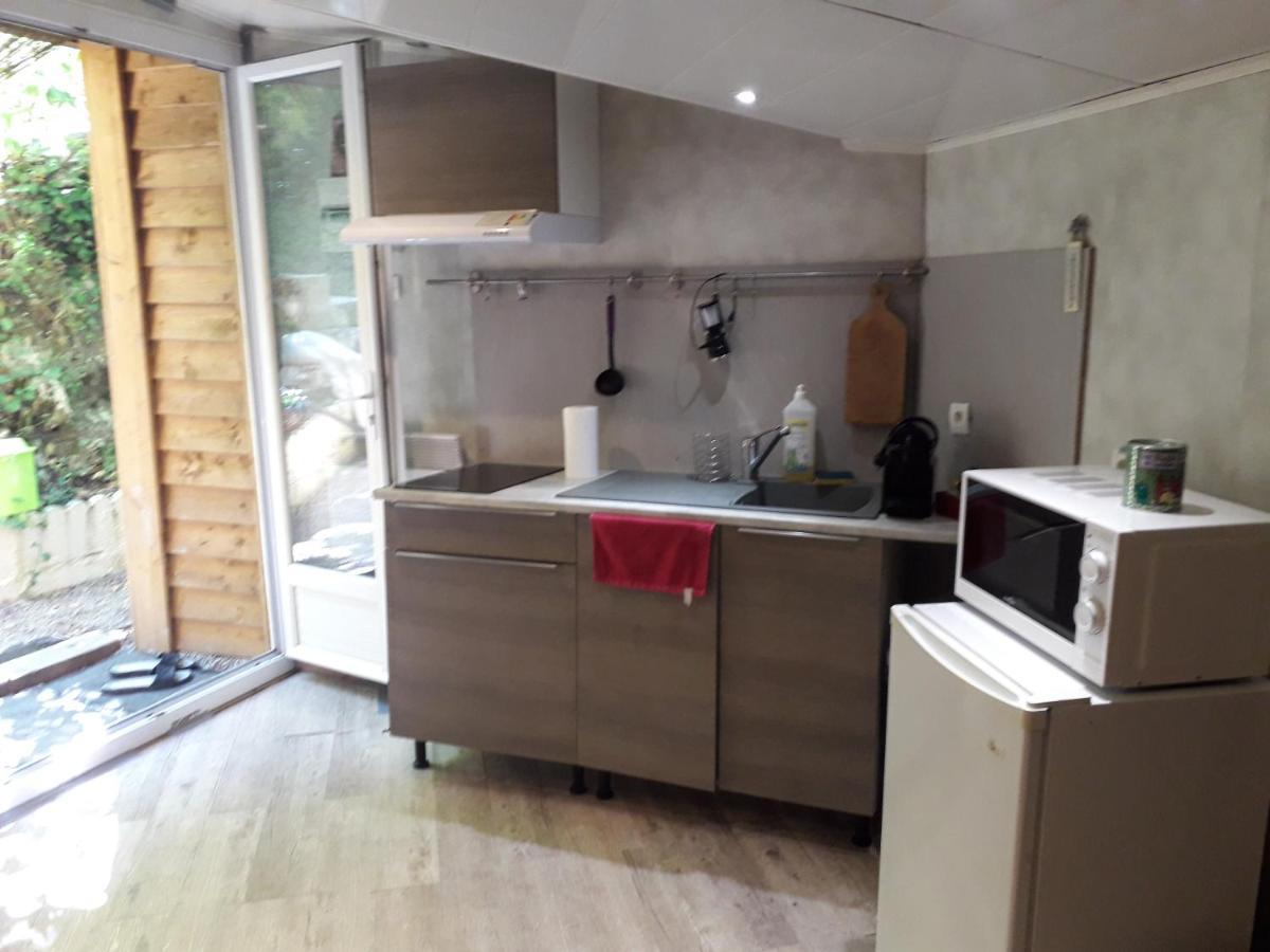Gasthaus Chalet Type Studio De Charme Avec Jacuzzi Touet-de-l'Escarene Exterior foto